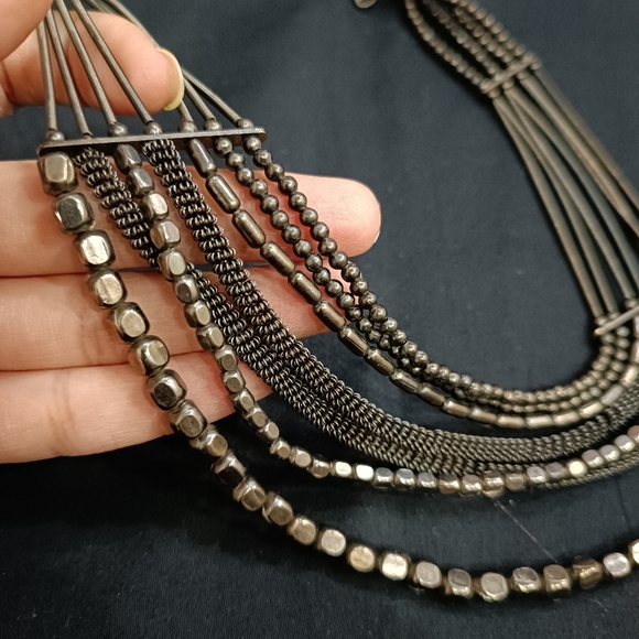 Stylish neckpiece - Picture 3 of 5